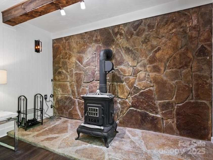 167 Simmons Ridge Road, Spruce Pine, NC 28777.  MLS# CAR4287877, YatesRealty ID 1633. 