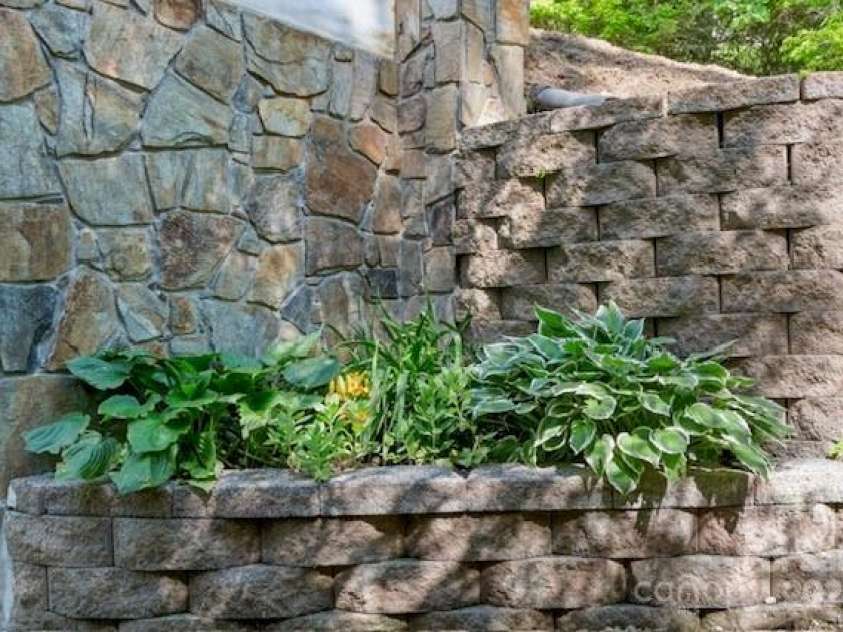 167 Simmons Ridge Road, Spruce Pine, NC 28777.  MLS# CAR4287877, YatesRealty ID 1633. 