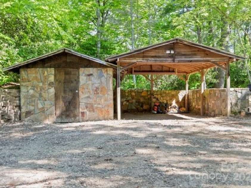 167 Simmons Ridge Road, Spruce Pine, NC 28777.  MLS# CAR4287877, YatesRealty ID 1633. 