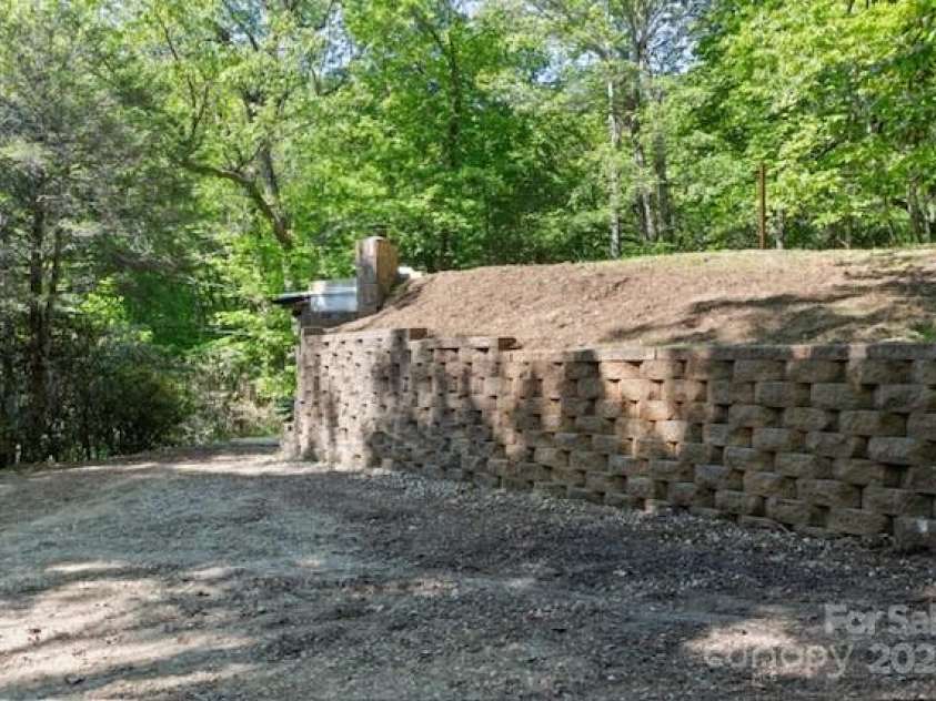 167 Simmons Ridge Road, Spruce Pine, NC 28777.  MLS# CAR4287877, YatesRealty ID 1633. 