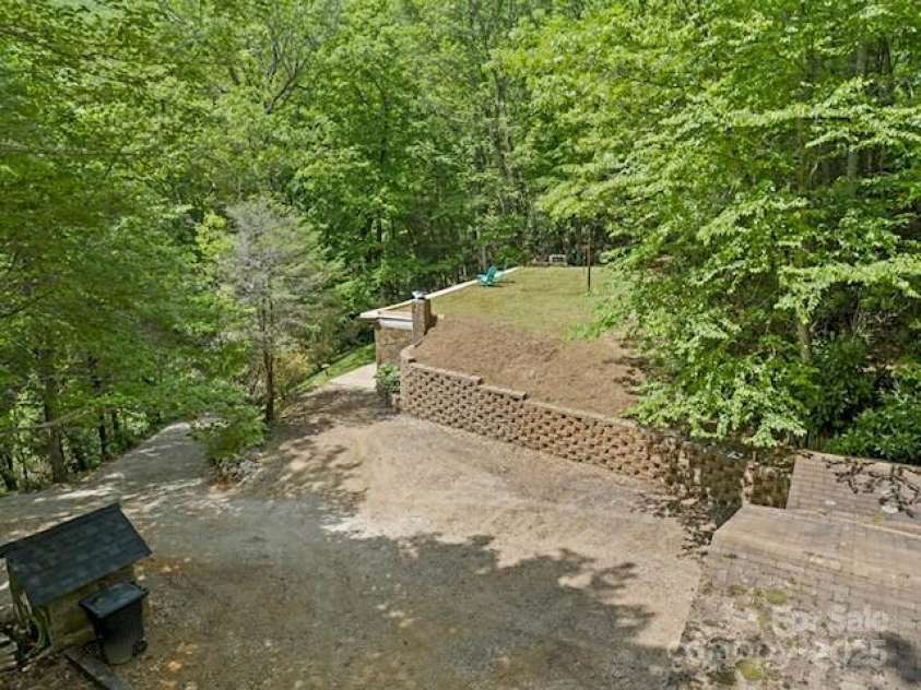 167 Simmons Ridge Road, Spruce Pine, NC 28777.  MLS# CAR4287877, YatesRealty ID 1633. 
