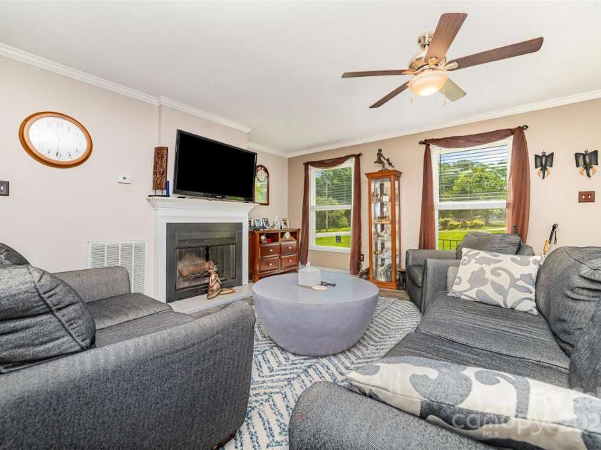 2401 Hoffman Street, Gastonia, NC 28054.  MLS# CAR4260164, YatesRealty ID 16330. 