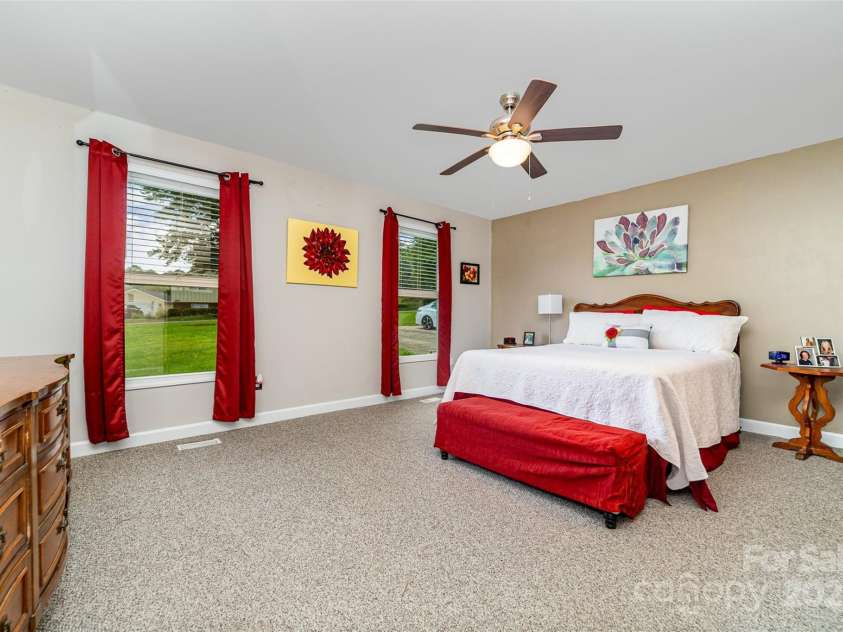 2401 Hoffman Street, Gastonia, NC 28054.  MLS# CAR4260164, YatesRealty ID 16330. 