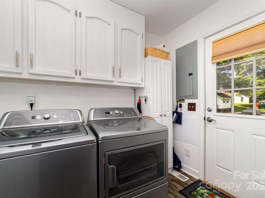 2401 Hoffman Street, Gastonia, NC 28054.  MLS# CAR4260164, YatesRealty ID 16330. 