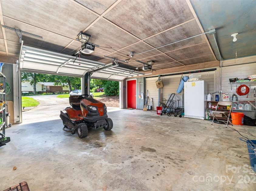 2401 Hoffman Street, Gastonia, NC 28054.  MLS# CAR4260164, YatesRealty ID 16330. 