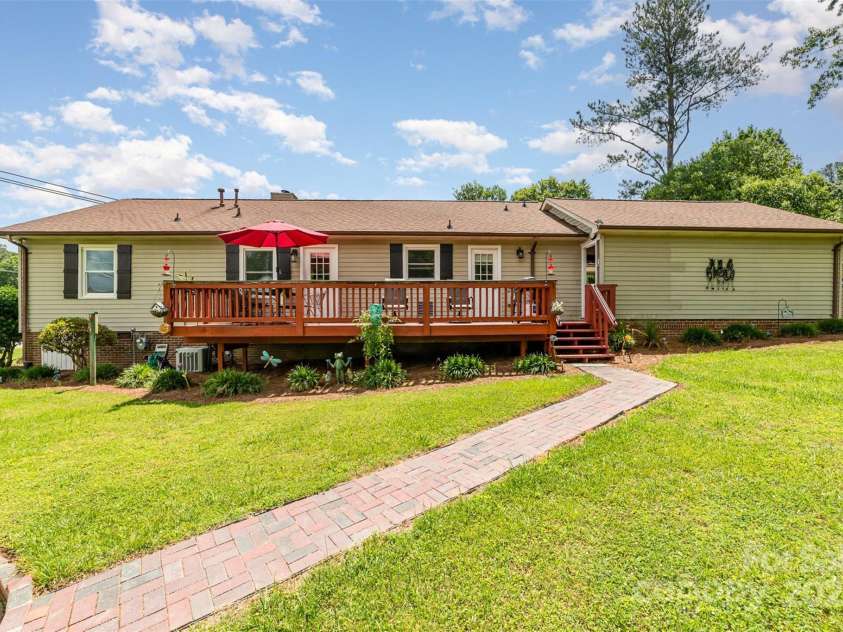2401 Hoffman Street, Gastonia, NC 28054.  MLS# CAR4260164, YatesRealty ID 16330. 