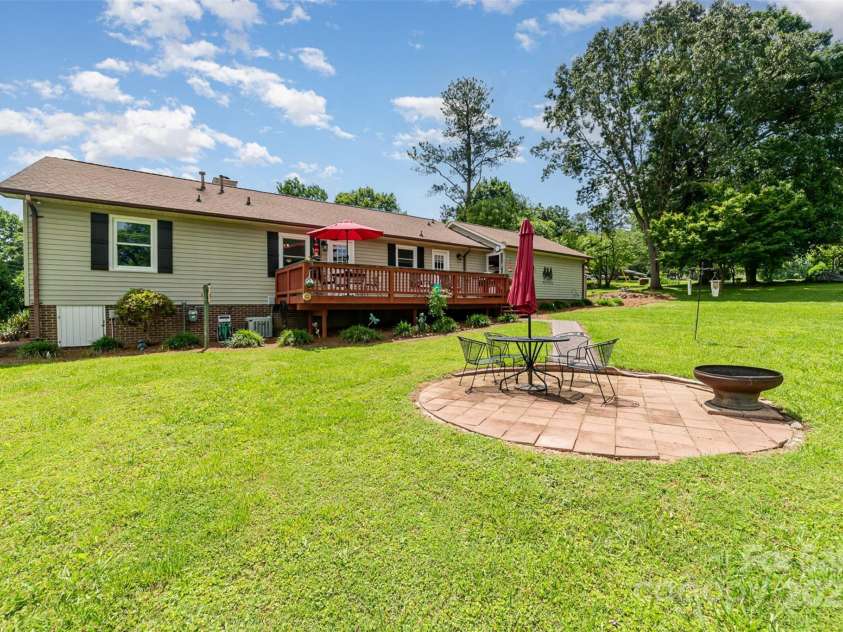 2401 Hoffman Street, Gastonia, NC 28054.  MLS# CAR4260164, YatesRealty ID 16330. 