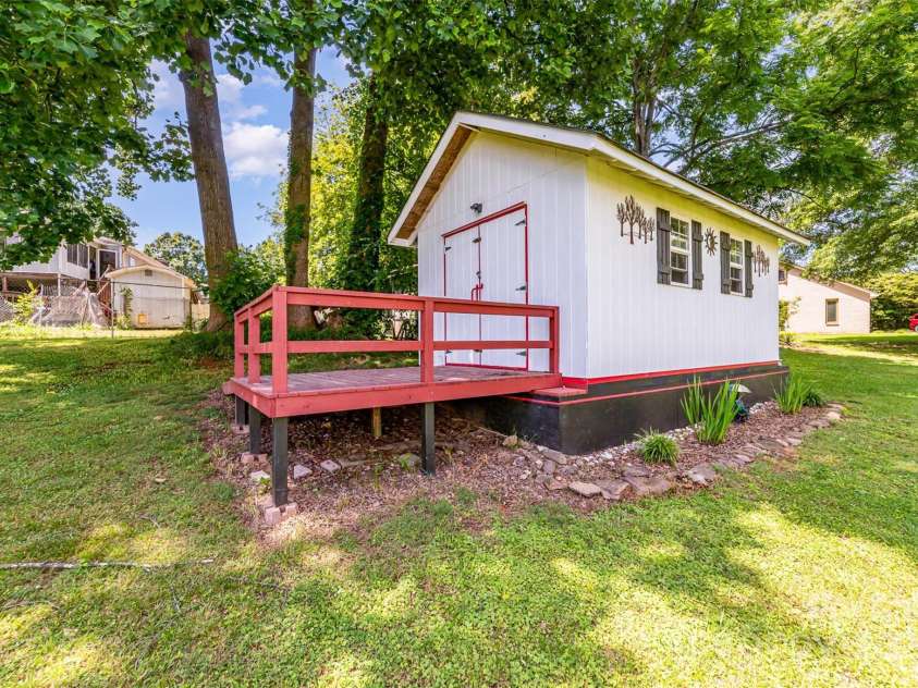 2401 Hoffman Street, Gastonia, NC 28054.  MLS# CAR4260164, YatesRealty ID 16330. 