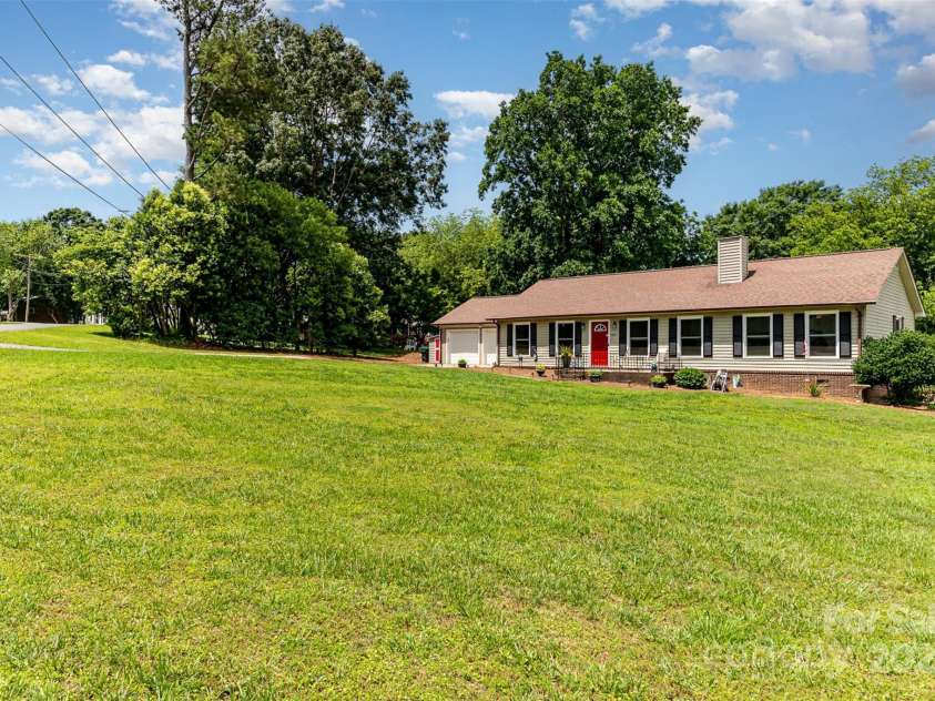 2401 Hoffman Street, Gastonia, NC 28054.  MLS# CAR4260164, YatesRealty ID 16330. 