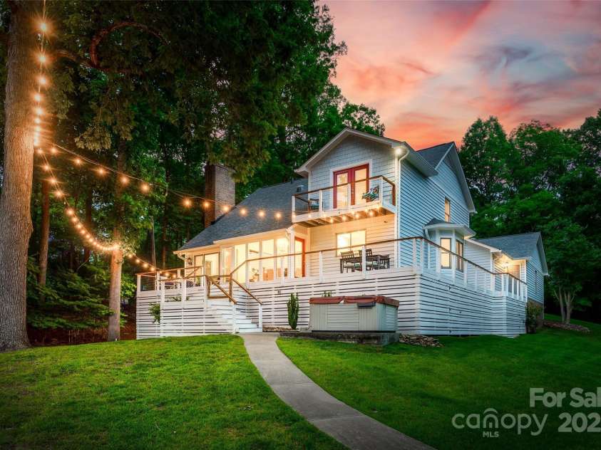 18028 Broken Woods Road, Charlotte, NC 28278.  MLS# CAR4255831, YatesRealty ID 16331. 