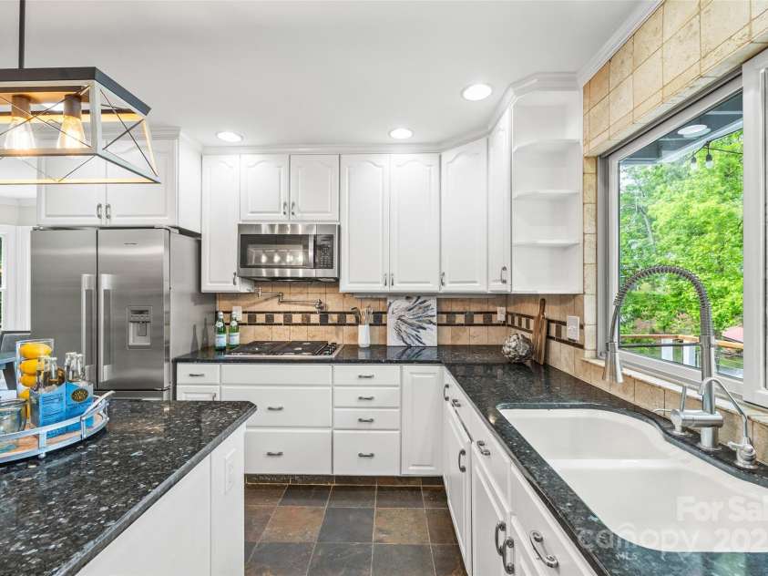 18028 Broken Woods Road, Charlotte, NC 28278.  MLS# CAR4255831, YatesRealty ID 16331. 