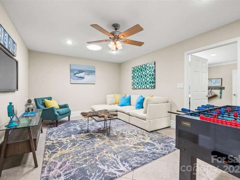 18028 Broken Woods Road, Charlotte, NC 28278.  MLS# CAR4255831, YatesRealty ID 16331. 