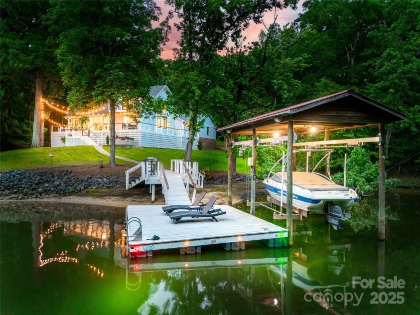 18028 Broken Woods Road, Charlotte, NC 28278.  MLS# CAR4255831, YatesRealty ID 16331. 