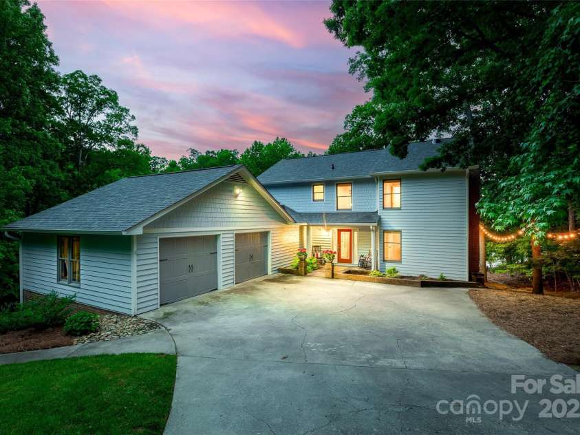 18028 Broken Woods Road, Charlotte, NC 28278.  MLS# CAR4255831, YatesRealty ID 16331. 