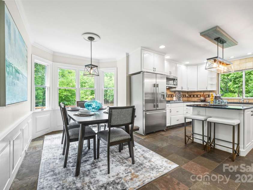 18028 Broken Woods Road, Charlotte, NC 28278.  MLS# CAR4255831, YatesRealty ID 16331. Breakfast area