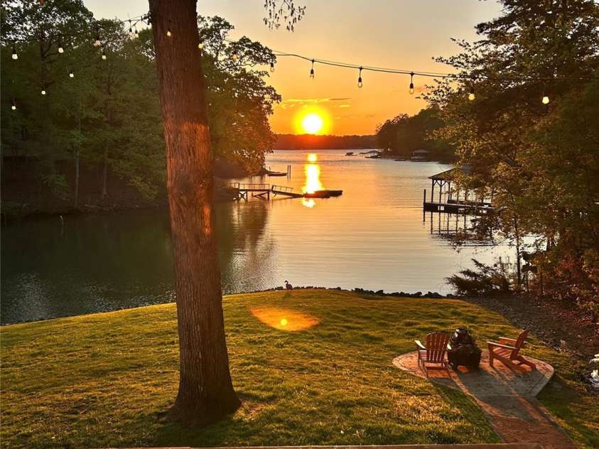 18028 Broken Woods Road, Charlotte, NC 28278.  MLS# CAR4255831, YatesRealty ID 16331. Million dollar sun sets