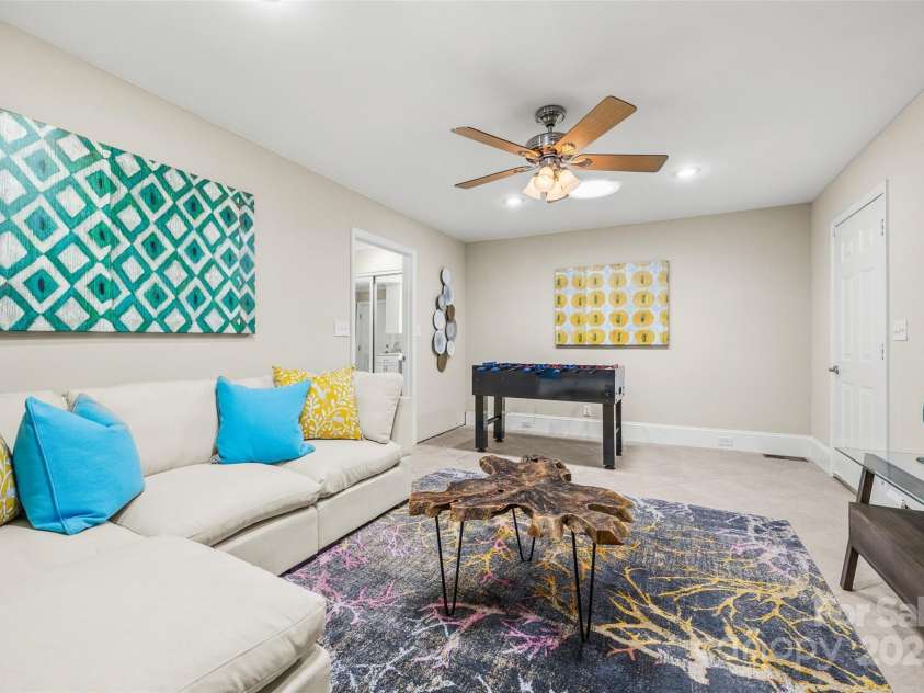 18028 Broken Woods Road, Charlotte, NC 28278.  MLS# CAR4255831, YatesRealty ID 16331. Office, playroom or mancave