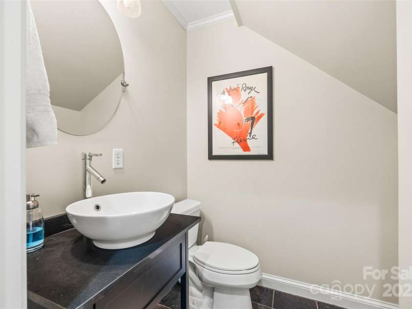 18028 Broken Woods Road, Charlotte, NC 28278.  MLS# CAR4255831, YatesRealty ID 16331. Powder room
