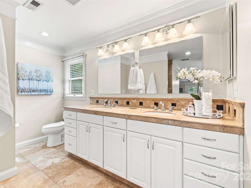 18028 Broken Woods Road, Charlotte, NC 28278.  MLS# CAR4255831, YatesRealty ID 16331. Primary bathroom
