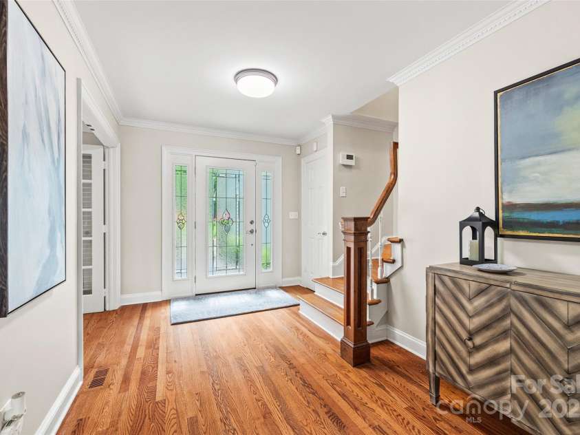 18028 Broken Woods Road, Charlotte, NC 28278.  MLS# CAR4255831, YatesRealty ID 16331. Welcoming foyer
