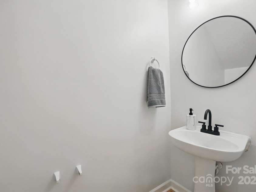 2530 Cochrane Drive, Charlotte, NC 28269.  MLS# CAR4250404, YatesRealty ID 16332. 1st floor half bath