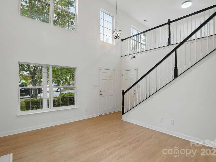 2530 Cochrane Drive, Charlotte, NC 28269.  MLS# CAR4250404, YatesRealty ID 16332. 
