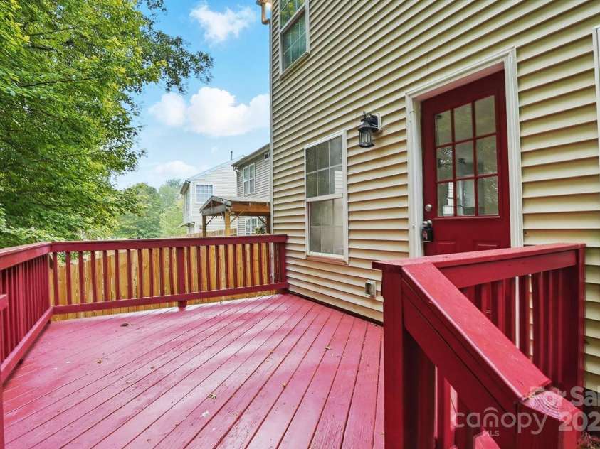2530 Cochrane Drive, Charlotte, NC 28269.  MLS# CAR4250404, YatesRealty ID 16332. 