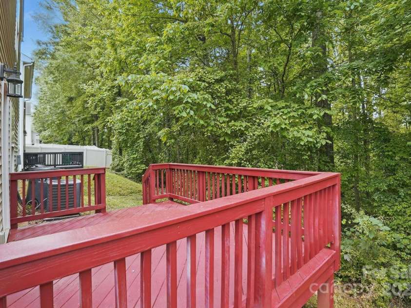 2530 Cochrane Drive, Charlotte, NC 28269.  MLS# CAR4250404, YatesRealty ID 16332. 