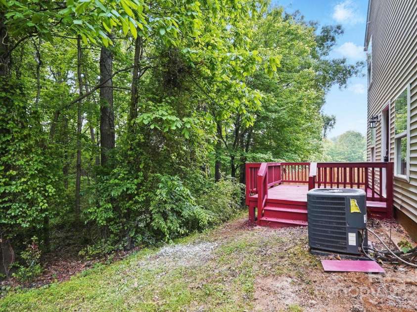 2530 Cochrane Drive, Charlotte, NC 28269.  MLS# CAR4250404, YatesRealty ID 16332. 