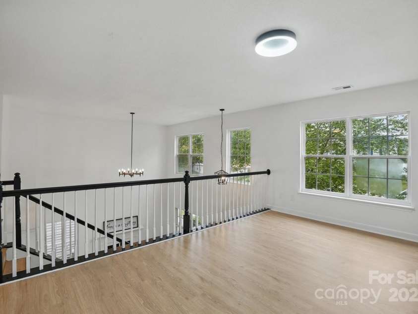 2530 Cochrane Drive, Charlotte, NC 28269.  MLS# CAR4250404, YatesRealty ID 16332. Loft