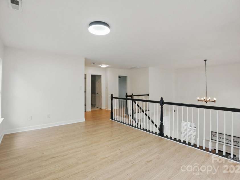 2530 Cochrane Drive, Charlotte, NC 28269.  MLS# CAR4250404, YatesRealty ID 16332. Loft