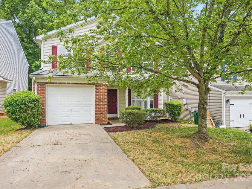 2530 Cochrane Drive, Charlotte, NC 28269.  MLS# CAR4250404, YatesRealty ID 16332. Welcome Home!