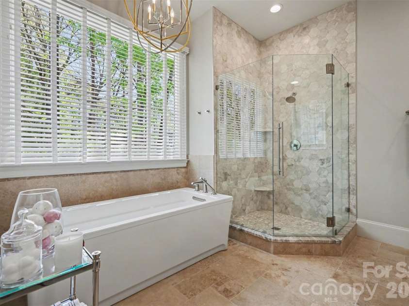 7225 Governors Row, Charlotte, NC 28277.  MLS# CAR4364336, YatesRealty ID 16333. Downstairs Guest bath or 2nd Primary Bath