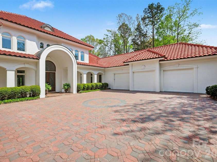 7225 Governors Row, Charlotte, NC 28277.  MLS# CAR4364336, YatesRealty ID 16333. Three car garage with extended middle bay