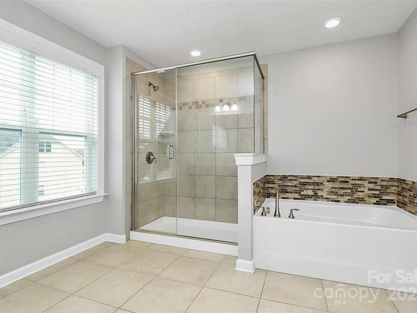 14125 Derby Farm Lane, Charlotte, NC 28278.  MLS# CAR4223432, YatesRealty ID 16334. 