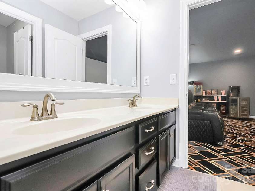 14125 Derby Farm Lane, Charlotte, NC 28278.  MLS# CAR4223432, YatesRealty ID 16334. 