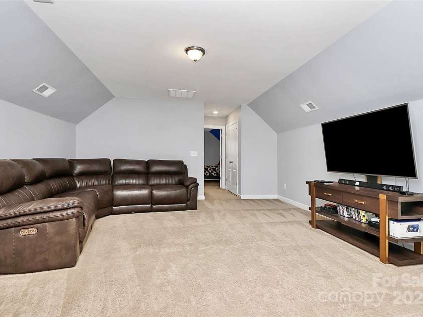 14125 Derby Farm Lane, Charlotte, NC 28278.  MLS# CAR4223432, YatesRealty ID 16334. 