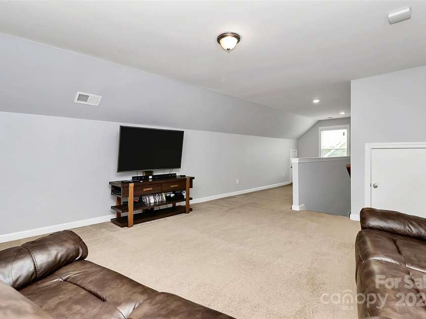 14125 Derby Farm Lane, Charlotte, NC 28278.  MLS# CAR4223432, YatesRealty ID 16334. 