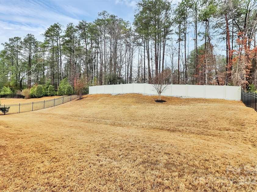 14125 Derby Farm Lane, Charlotte, NC 28278.  MLS# CAR4223432, YatesRealty ID 16334. 