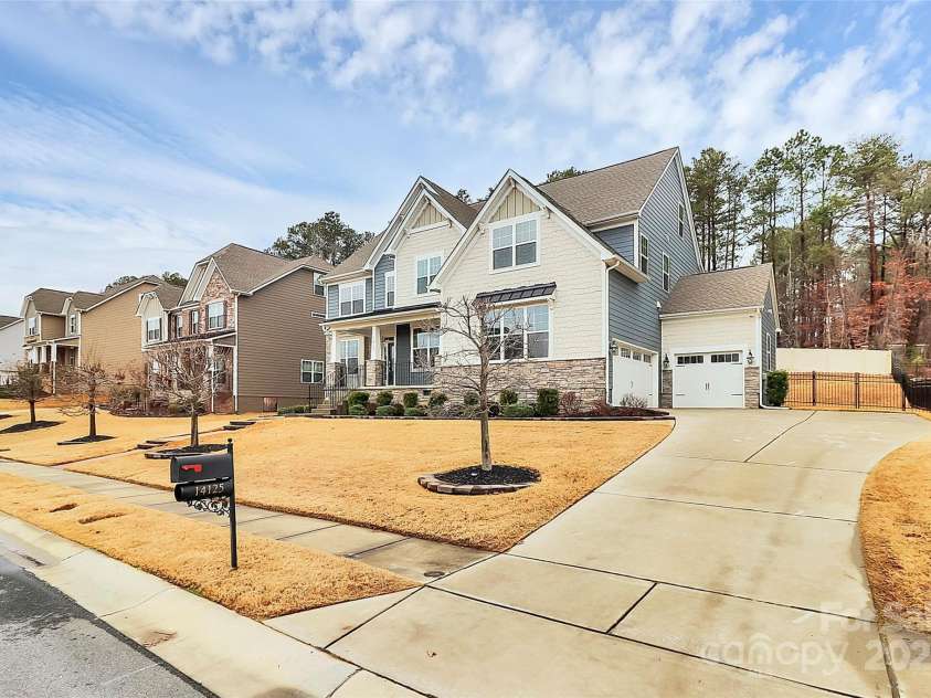 14125 Derby Farm Lane, Charlotte, NC 28278.  MLS# CAR4223432, YatesRealty ID 16334. 