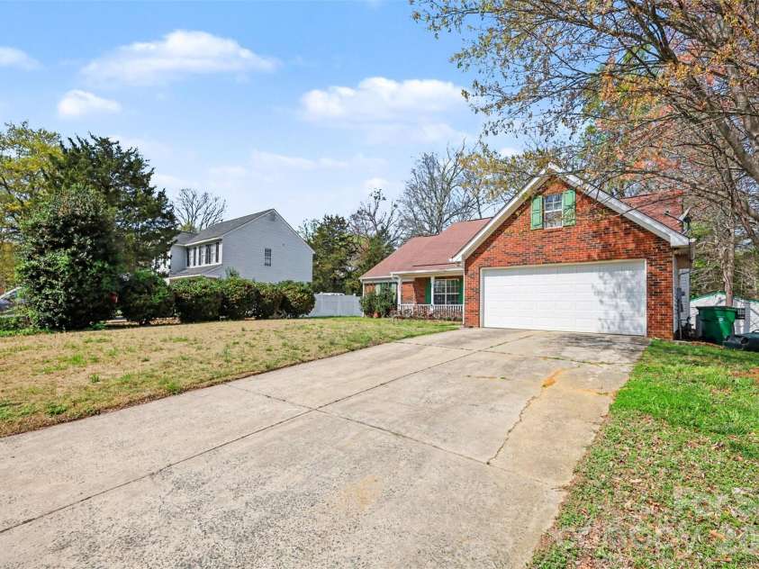 2008 Sloan Drive, Charlotte, NC 28208.  MLS# CAR4362816, YatesRealty ID 16335. 