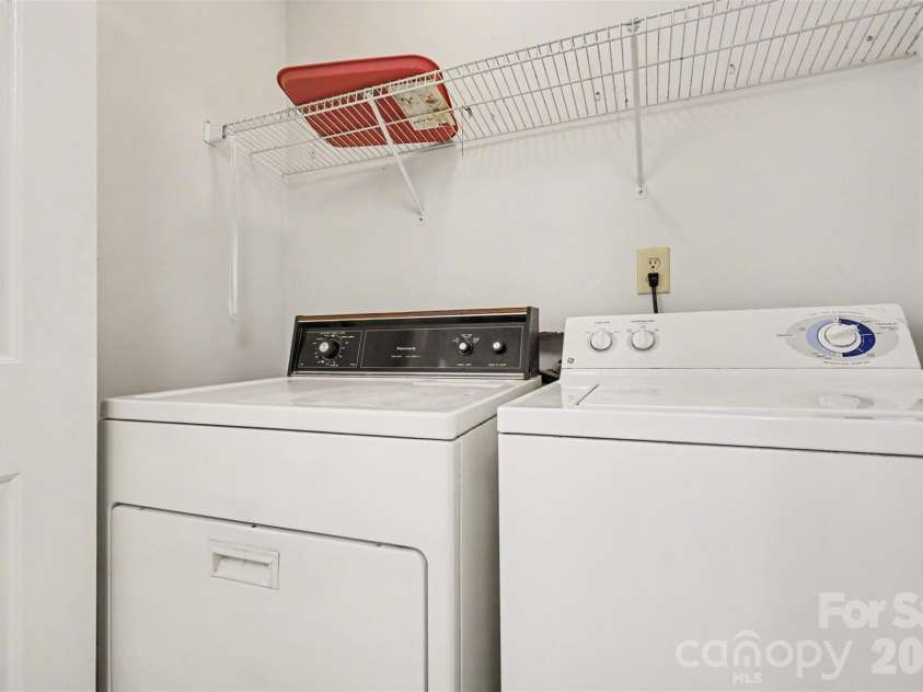 2008 Sloan Drive, Charlotte, NC 28208.  MLS# CAR4362816, YatesRealty ID 16335. 