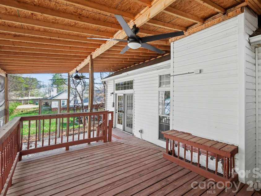 2008 Sloan Drive, Charlotte, NC 28208.  MLS# CAR4362816, YatesRealty ID 16335. 