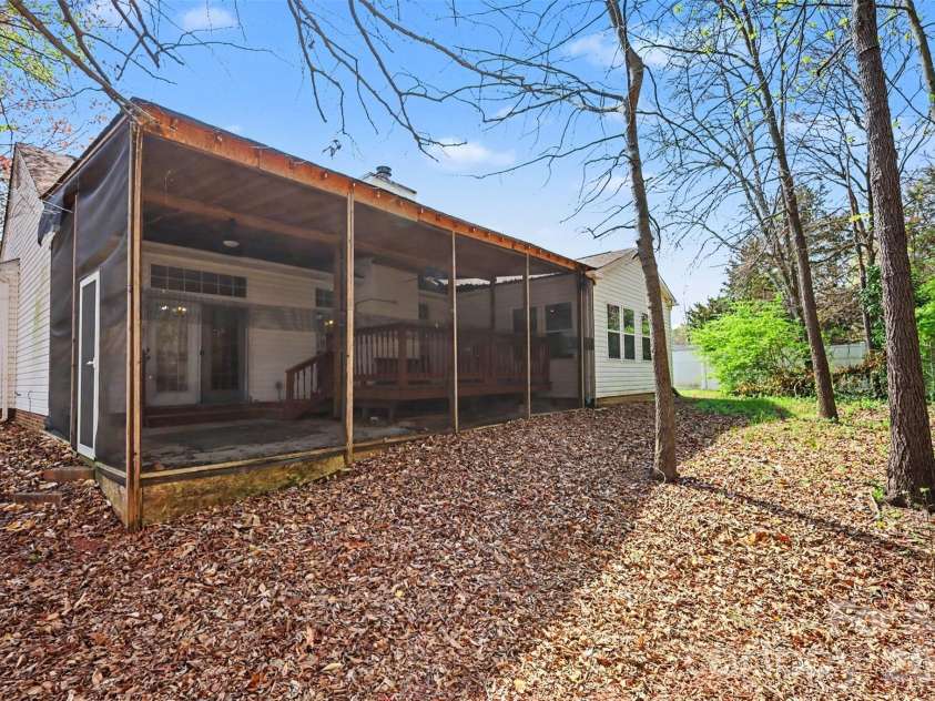 2008 Sloan Drive, Charlotte, NC 28208.  MLS# CAR4362816, YatesRealty ID 16335. 