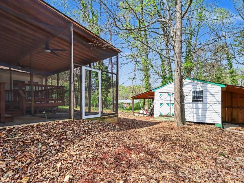 2008 Sloan Drive, Charlotte, NC 28208.  MLS# CAR4362816, YatesRealty ID 16335. 