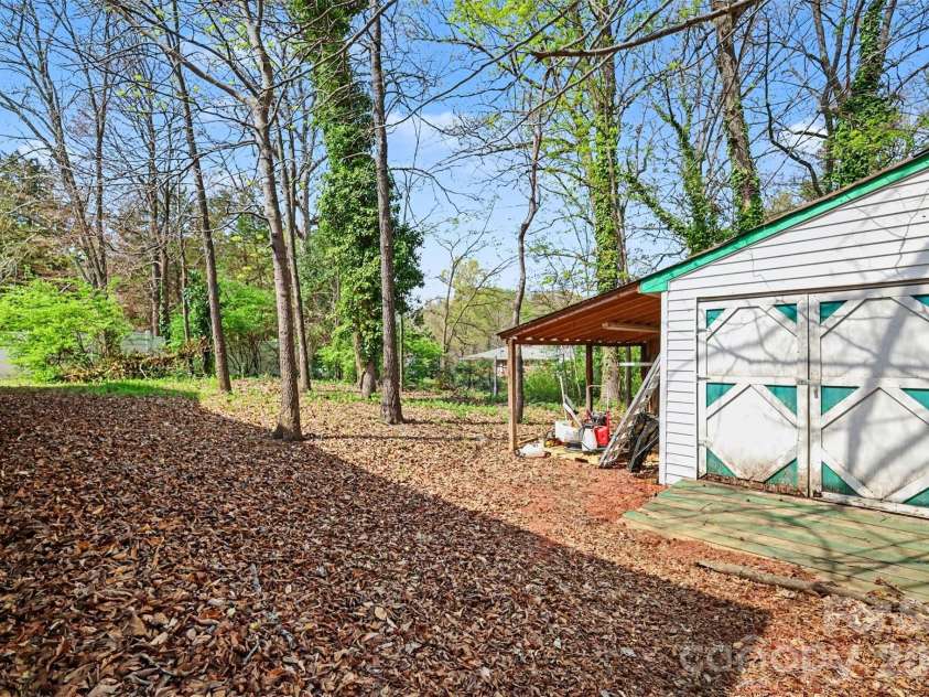 2008 Sloan Drive, Charlotte, NC 28208.  MLS# CAR4362816, YatesRealty ID 16335. 