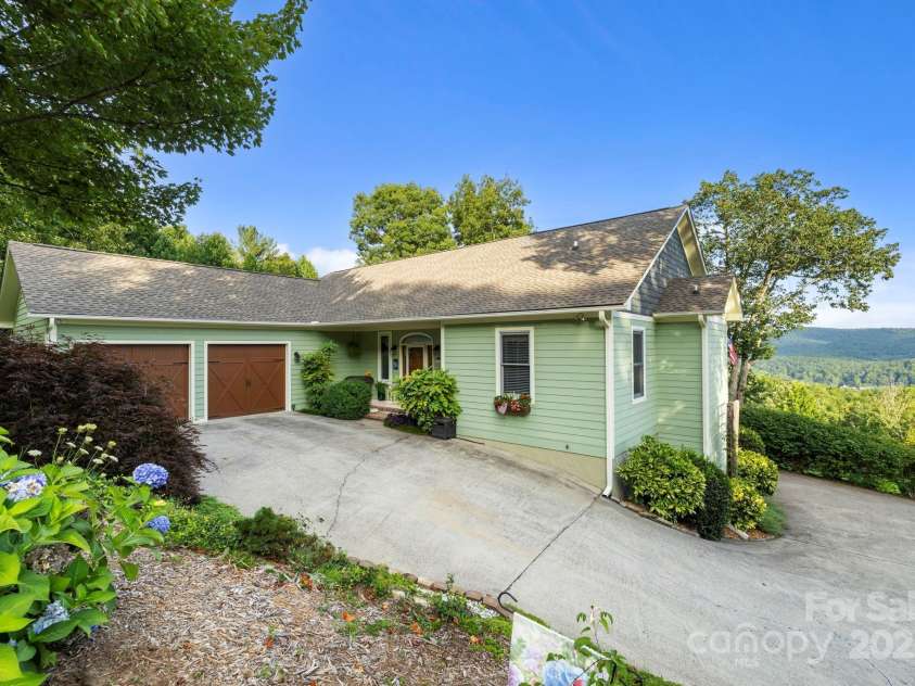 288 Hawks Point Drive, Zirconia, NC 28790.  MLS# CAR4239800, YatesRealty ID 16335. 