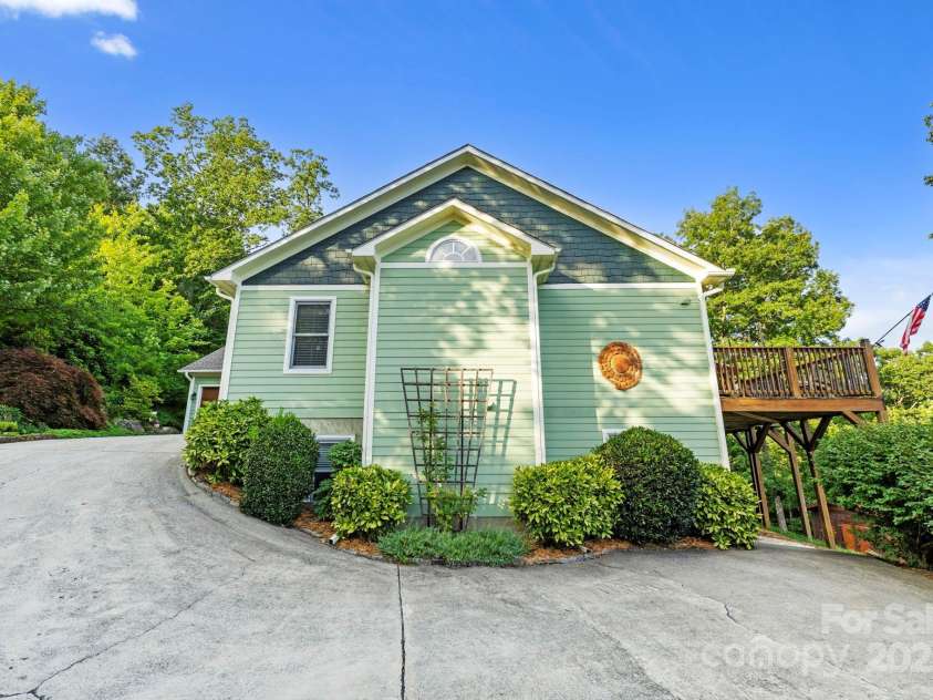 288 Hawks Point Drive, Zirconia, NC 28790.  MLS# CAR4239800, YatesRealty ID 16335. 
