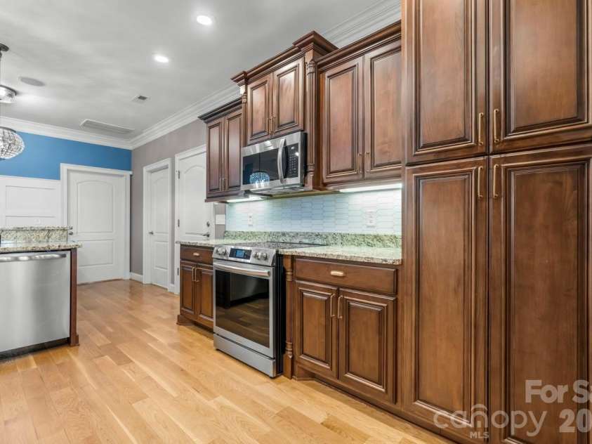 402 Golfview Court, Lenoir, NC 28645.  MLS# CAR4332999, YatesRealty ID 16337. 
