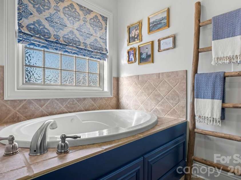 402 Golfview Court, Lenoir, NC 28645.  MLS# CAR4332999, YatesRealty ID 16337. 